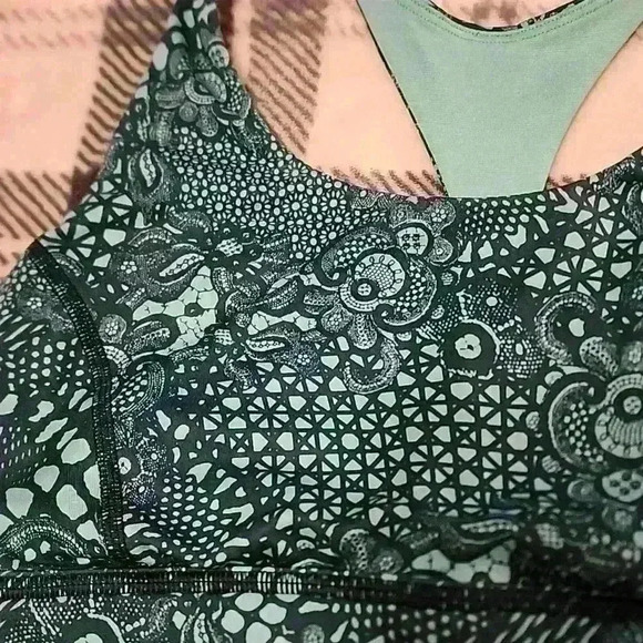 Lululemon Size Small twist and toil tank - sports bra with attached tank top - Picture 7 of 7